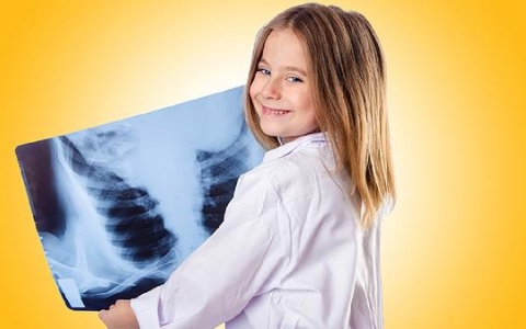 15岁女孩胸怎么还是那么小