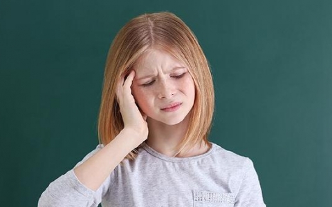 12岁女孩嘴唇发白是什么原因