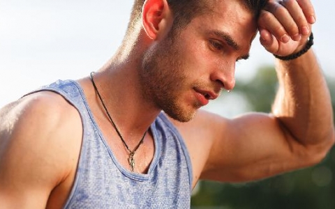 8岁女孩分泌物发黄是怎么回事