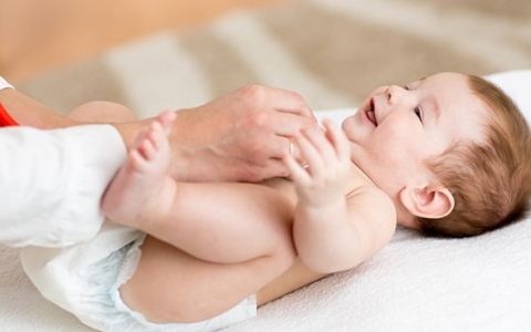 宝贝黄疸类型应该怎么区别？黄疸宝宝可以继续母乳喂养吗？