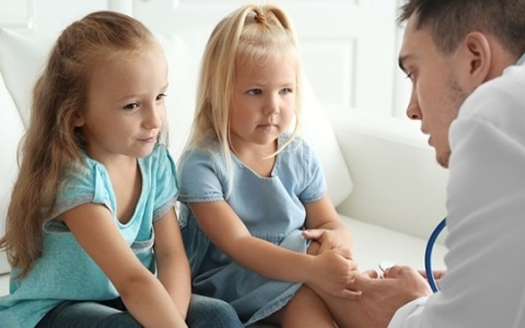 小孩发烧怎么退烧最快 小孩发烧如何物理降温