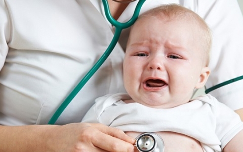 婴儿屁股发酸是怎么回事？