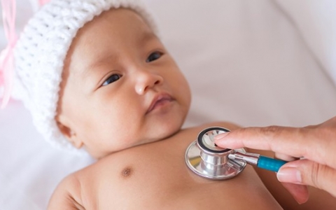 喝母乳的婴儿肚子咕噜咕噜地叫是怎么回事？