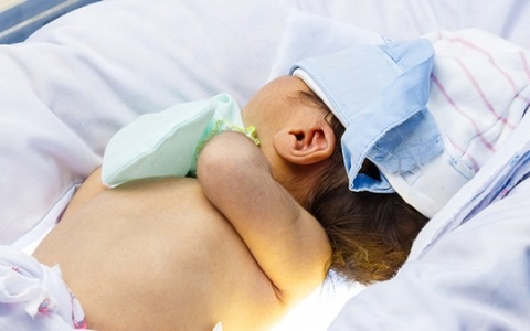 婴儿的大便又酸又臭