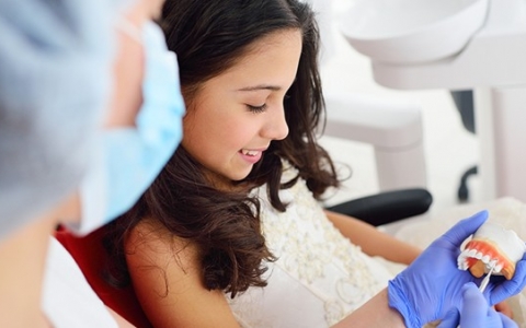 为什么孩子一吃饭就肚子疼？