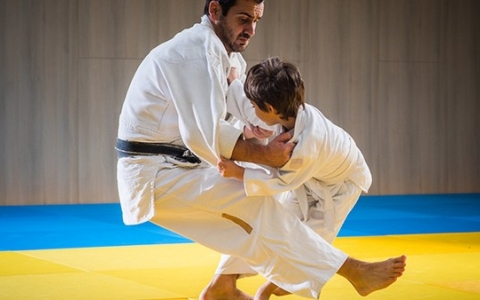 孩子肚子热是怎么回事？