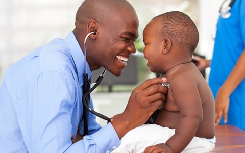 治疗儿童过敏性鼻炎有哪些偏方？儿童过敏性鼻炎如何护理？