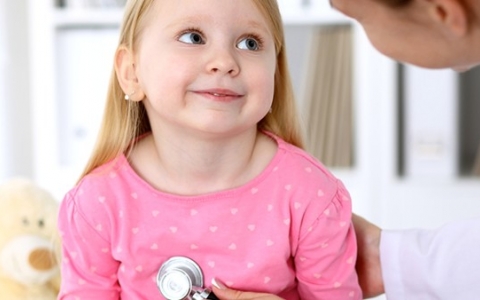 孩子流鼻血如何紧急处理？如何防止儿童流鼻血？