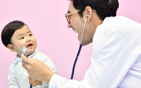 如何知道儿童患鼻炎？儿童打喷嚏恐怕是鼻炎