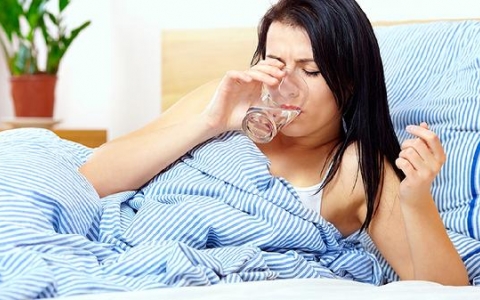 尿床之后用清水擦一下行吗