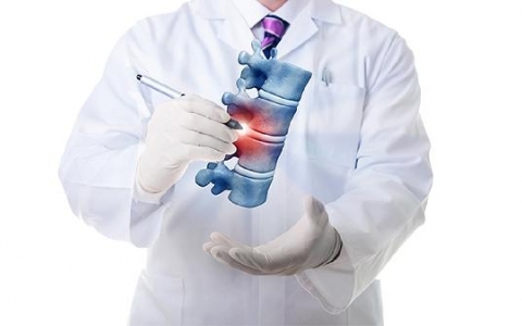 强直性脊柱炎患者如何通过科学治疗延长寿命？关键要点在这里！