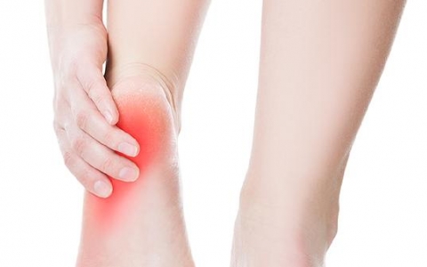 强直性炎足跟痛如何治疗