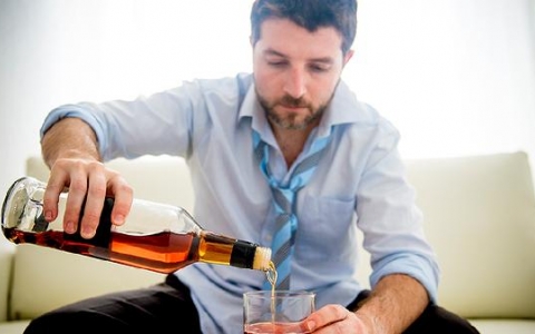 喝酒时频繁小便是怎么回事