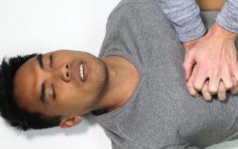 成人心脏骤停急救心肺复苏法
