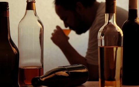 喝酒了尿分叉是什么原因