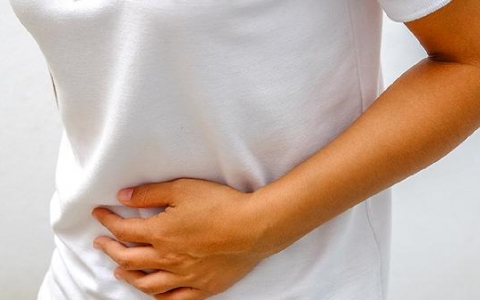 吃了东西后呕吐发烧拉肚子