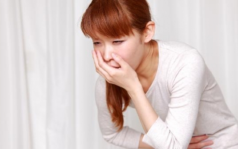 吃饭呕吐是肺中叶综合征吗