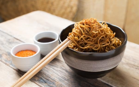 吃了半年方便面呕吐拉肚子