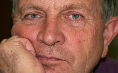 大便发红或发黑就是便血吗