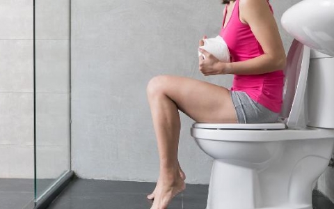 女性大便发红是便血嘛吗