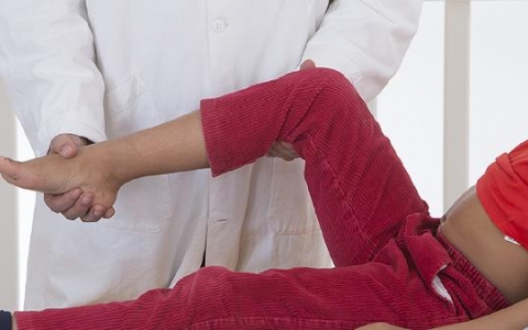 手和腿不自觉的抖是怎么回事