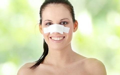 脸向左边歪往哪边咀嚼