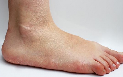 手抽脚抽腿抽怎么了？