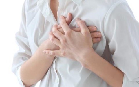 感觉胸口有东西堵住了怎么回事？