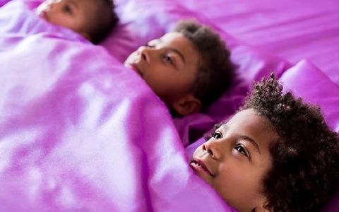 小朋友睡觉哼唧突然抽搐