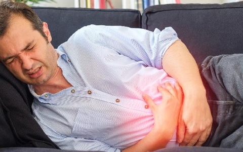 上腹胀痛难忍？饮食调整与药物治疗双管齐下，快速缓解不适！