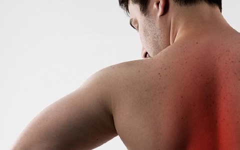 强直性脊柱炎治疗新突破：如何用药物与生活方式双管齐下提升生活质量？