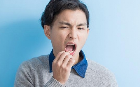 早上刷牙牙龈出血？小心这些健康隐患，及时就医是关键！