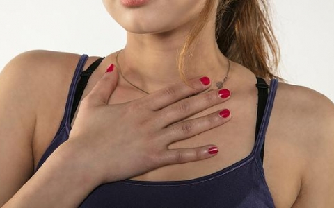 胸部发育良好乳头不发育是怎么回事呢
