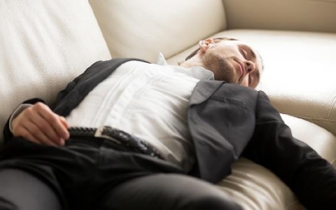 晚上睡觉容易醒有时候容易胡思乱想