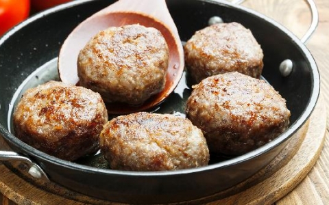 鼻腔上部有个软肉