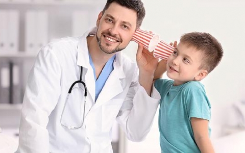 婴幼儿脊髓栓系综合症的症状有哪些