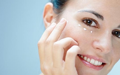 眼睑内翻矫正大概需要多少钱