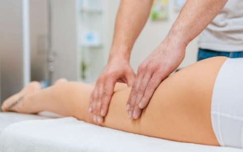 春天腿部内侧腰部出现疱疹该如何处理
