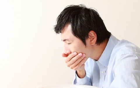 孩子睡到半夜突然呕吐是什么原因