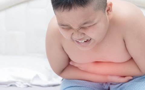 小孩半夜突然呕吐说肚子疼是怎么回事
