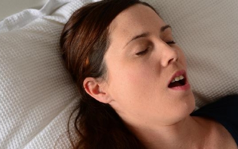 女人打呼噜预示六种病的症状