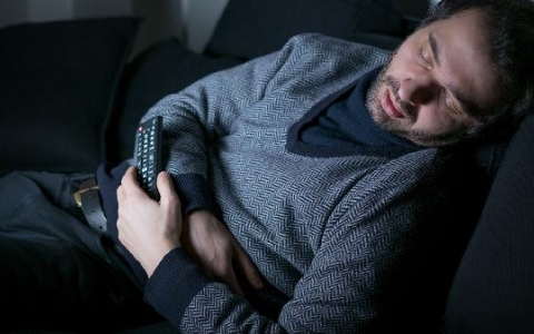 男人晚上睡觉打呼噜是什么原因