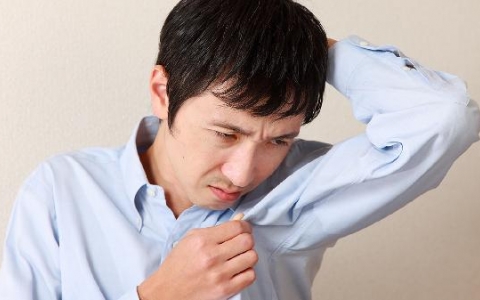 腋窝痒是什么原因引起的男性