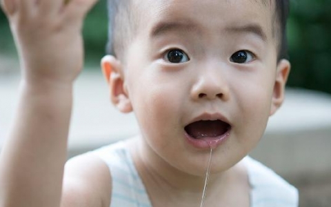 老人晚上睡觉流口水是怎么回事