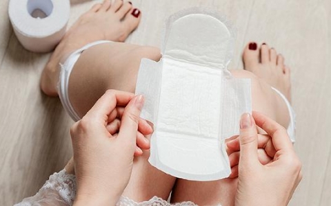 来月经乳房胀痛是什么原因有哪些