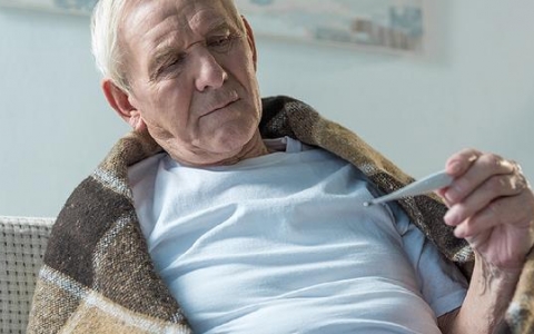 老人为什么脱眉毛的原因