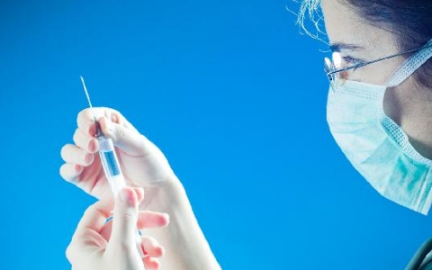 打完疫苗后若发烧不退等要报告