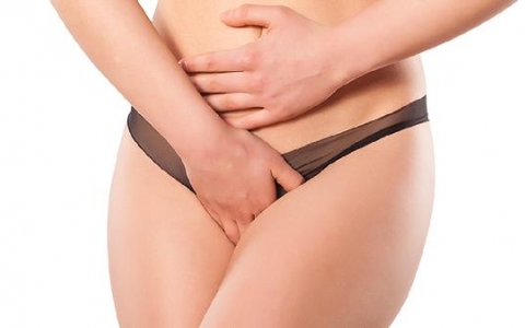 女人蹲下摸见硬的宫颈正常吗