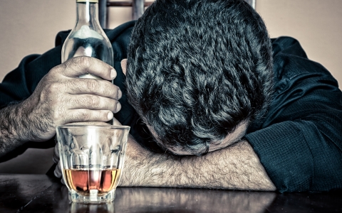 饮用白酒的注意事项 喝酒过多有什么害处