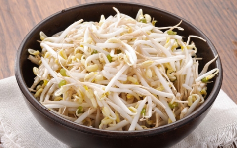 豆芽为什么会变绿 豆芽变绿还能吃吗